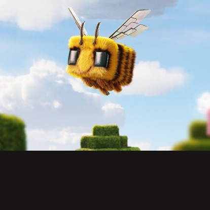 Una abeja de Minecraft volando en un cielo azul sobre árboles verdes